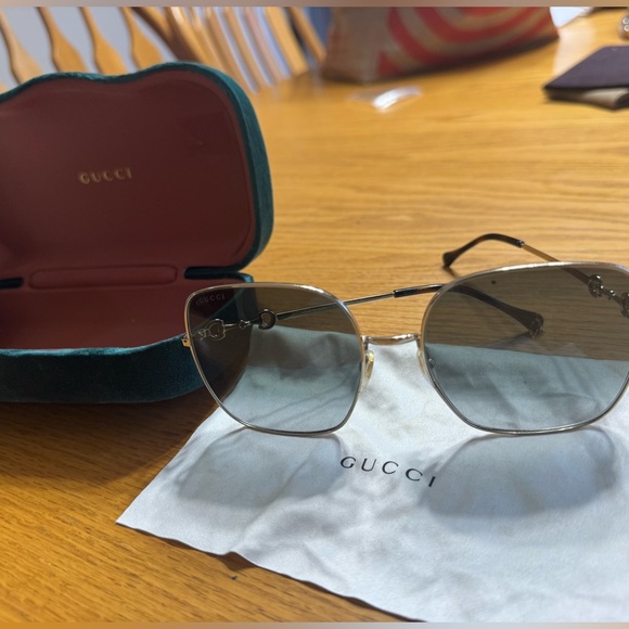 61MM Gucci Gold Frame Sunglasses with Case - Picture 1 of 3